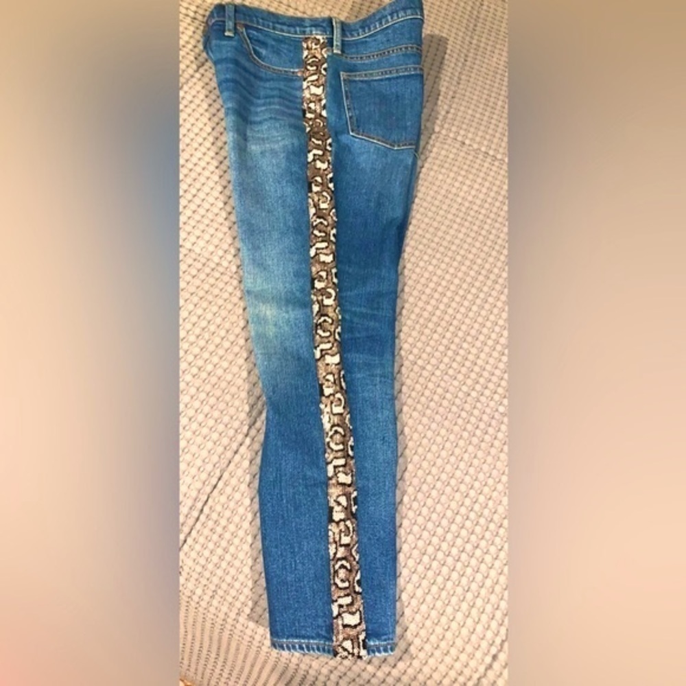 Johnny Was Cropped Jeans with Faux animal print stripes Women’s 27